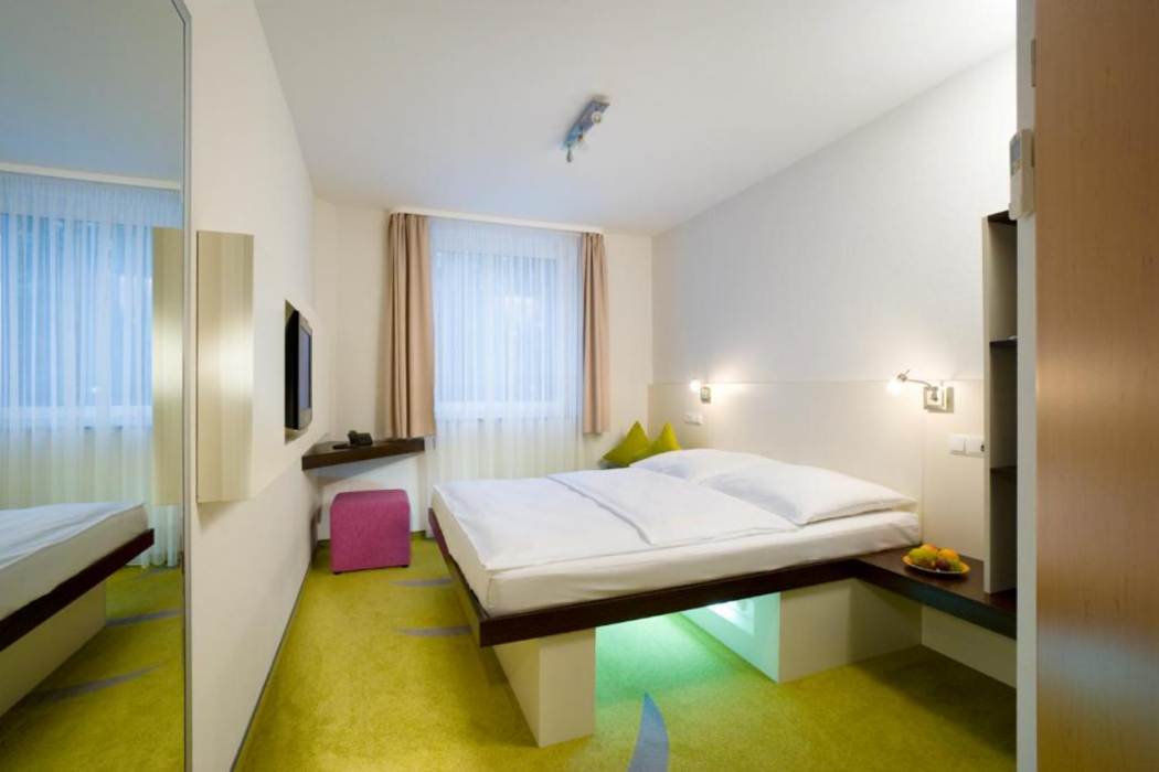 SleepinRoomz Boutique Hotel 8/22