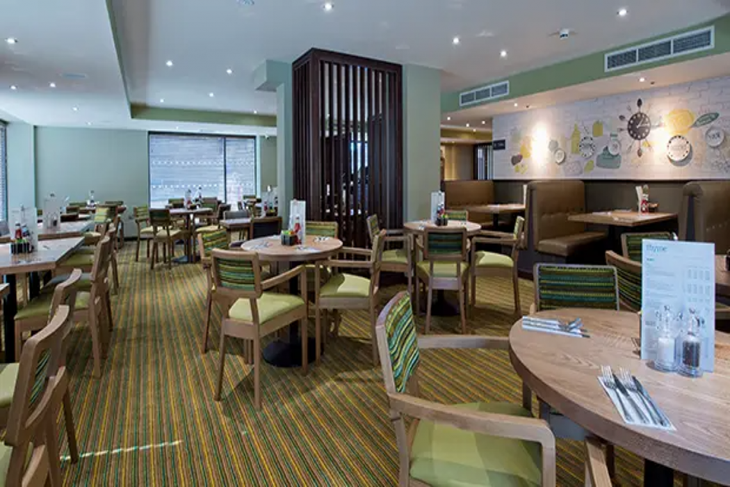 Premier Inn Edinburgh City Centre York Pl/St James 24/58