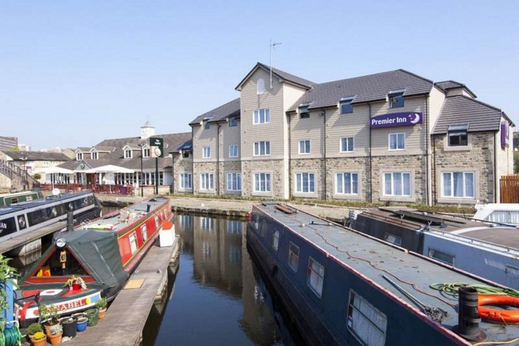 Premier Inn Huddersfield Central 22/36