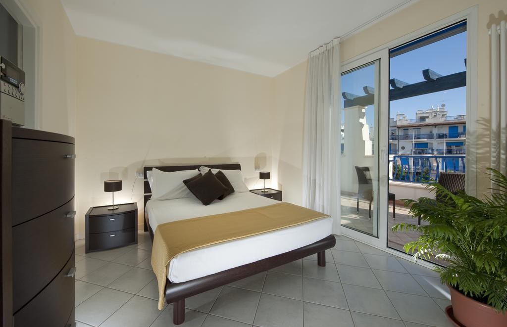 PORTOVERDE BEACH APARTMENTS 10/53