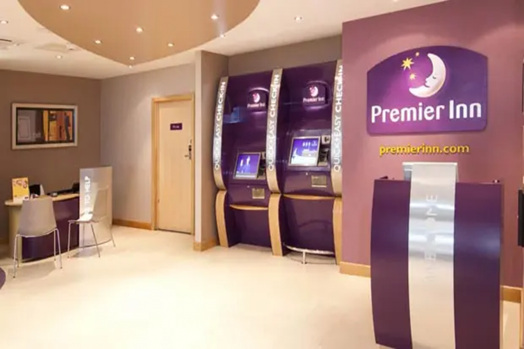 Premier Inn Sunbury (Kempton Park) 17/33