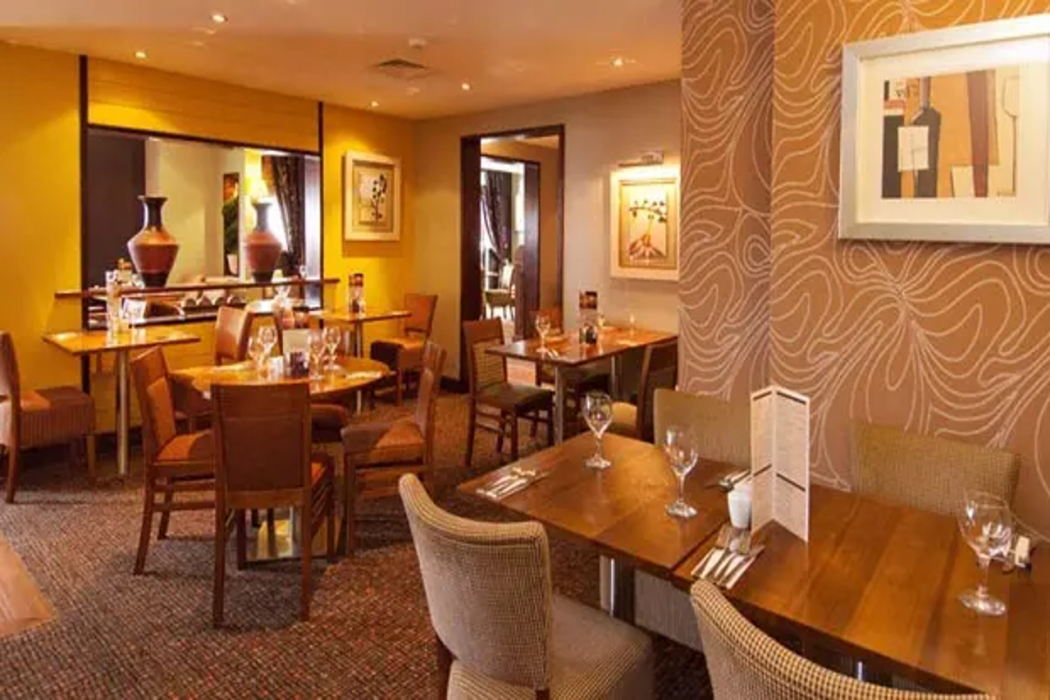 Premier Inn Sunbury (Kempton Park) 15/33
