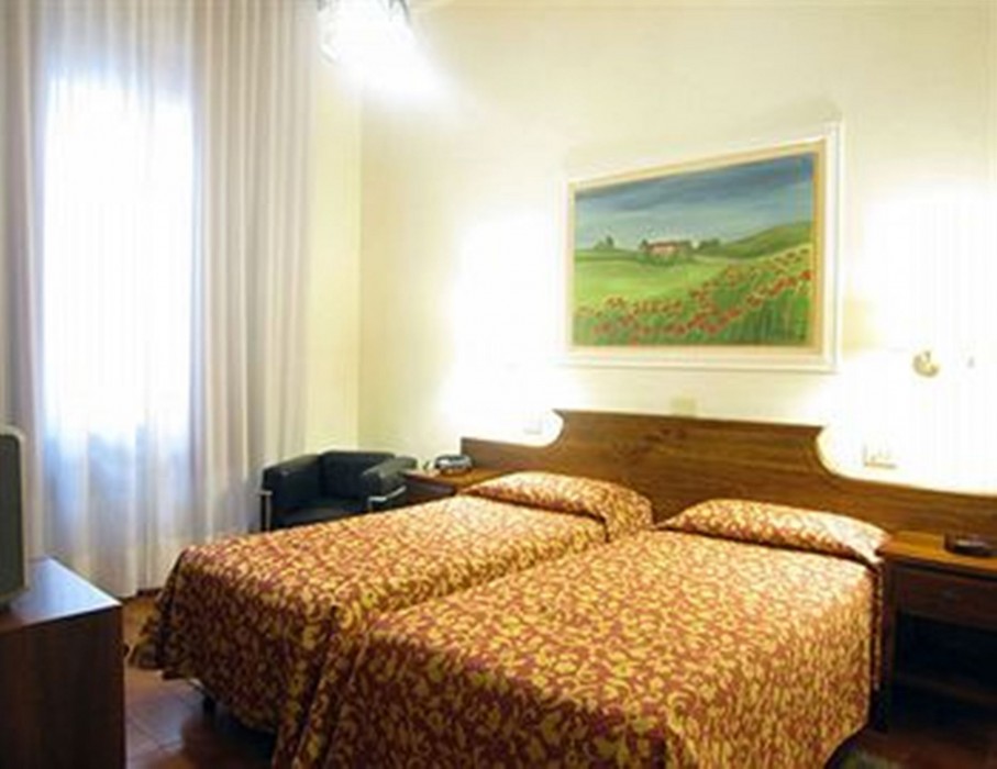 HOTEL CITY 32/94