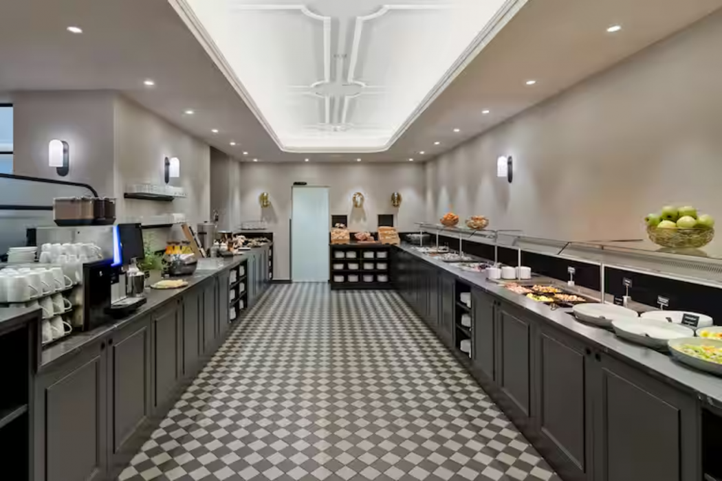 Hotel Astoria Vienna, Curio Collection by Hilton 25/54