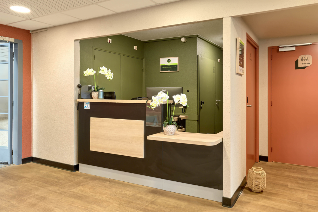 Lobby at B&B Hotel Cergy Pierrelaye, Pierrelaye