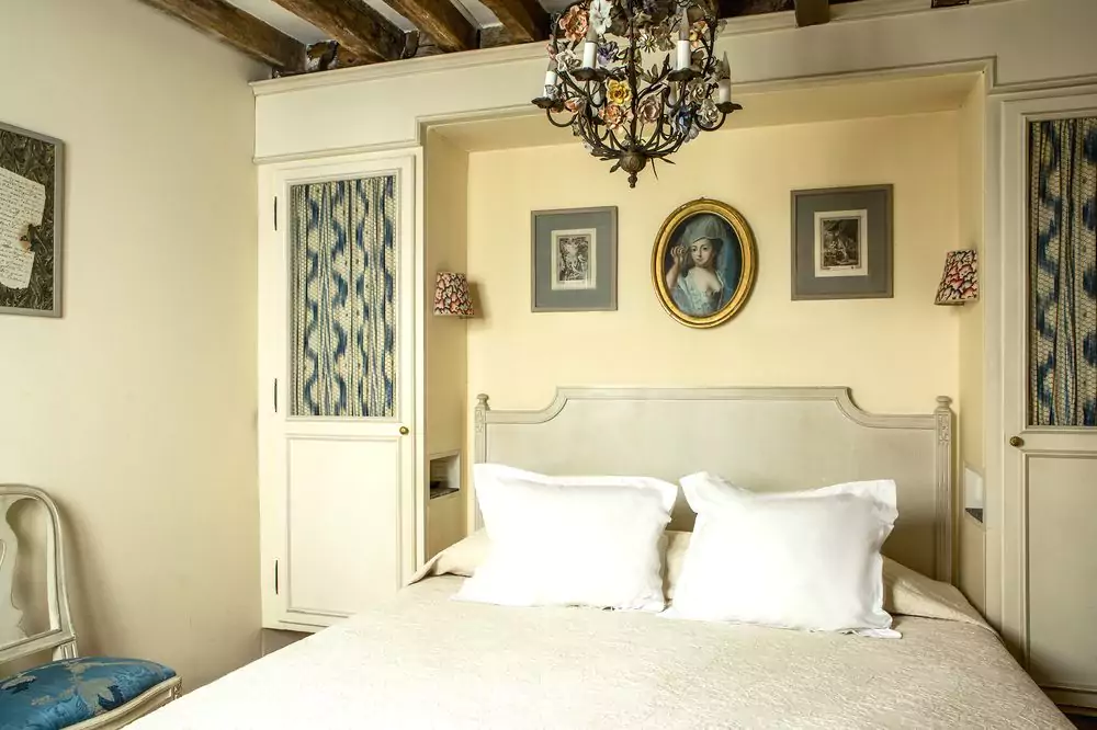 HOTEL CARON DE BEAUMARCHAIS 5/23