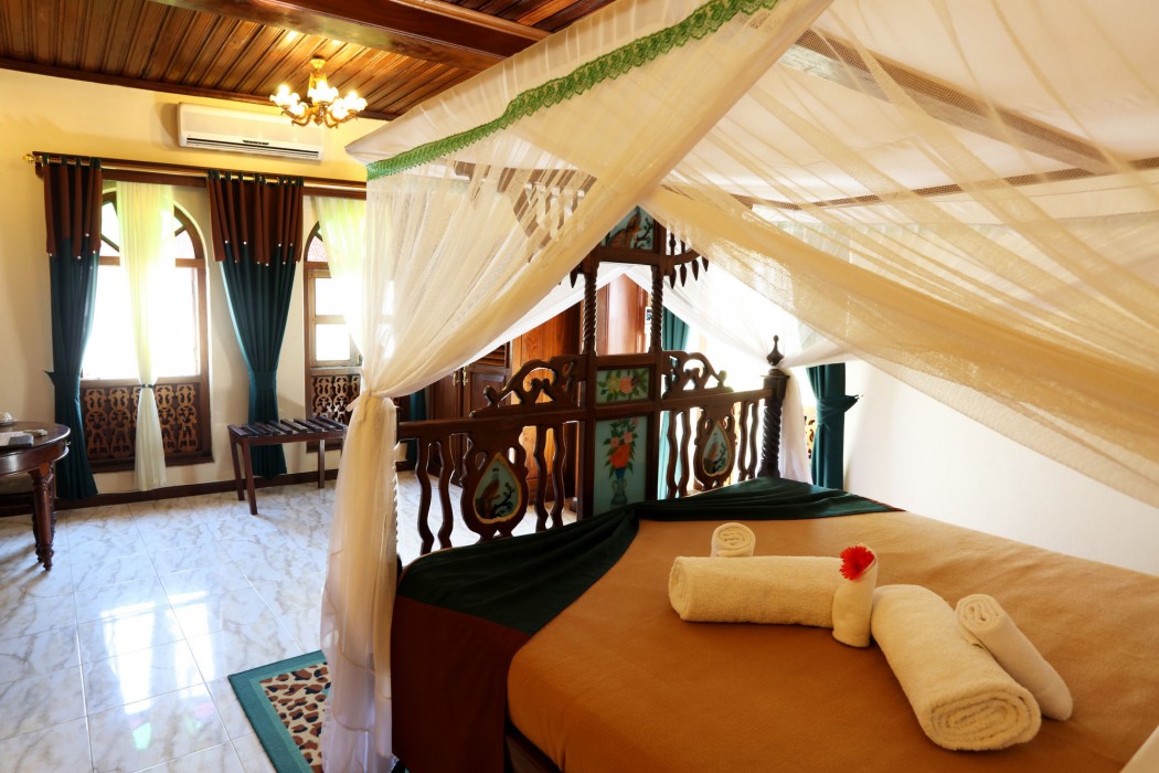 TAUSI PALACE HOTEL 39/90