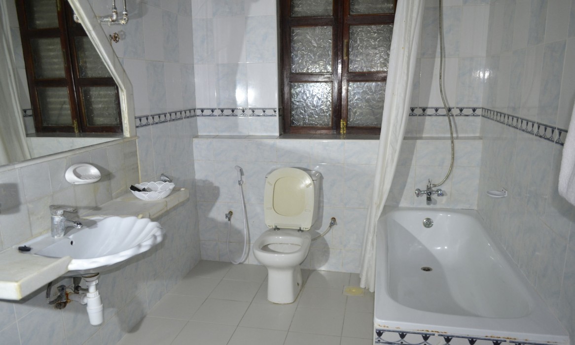 TAUSI PALACE HOTEL 20/90
