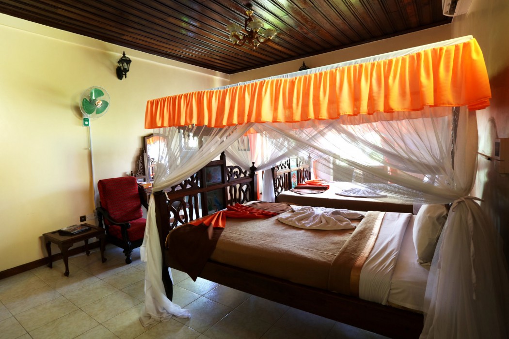 TAUSI PALACE HOTEL 43/90
