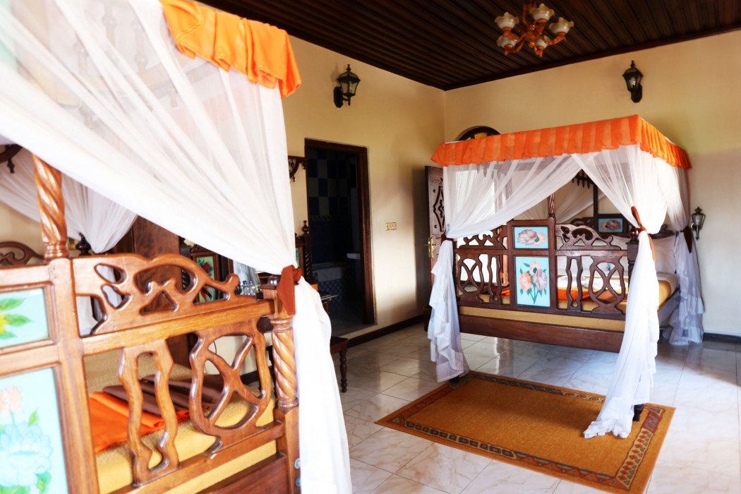 TAUSI PALACE HOTEL 23/90
