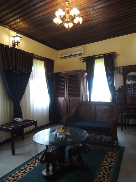 TAUSI PALACE HOTEL 46/90