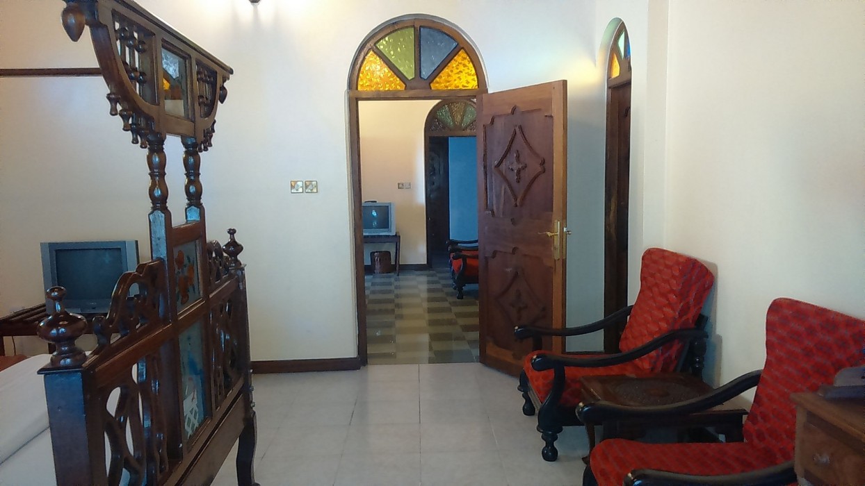 TAUSI PALACE HOTEL 59/90