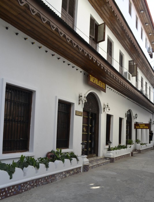 TAUSI PALACE HOTEL 53/90