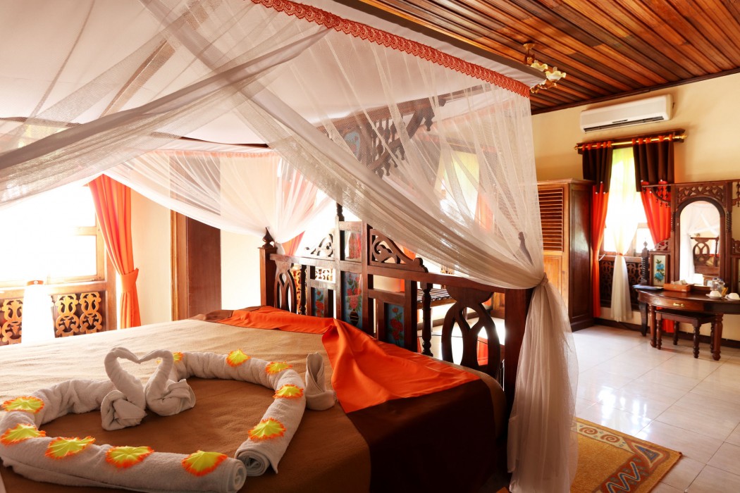 TAUSI PALACE HOTEL 31/90