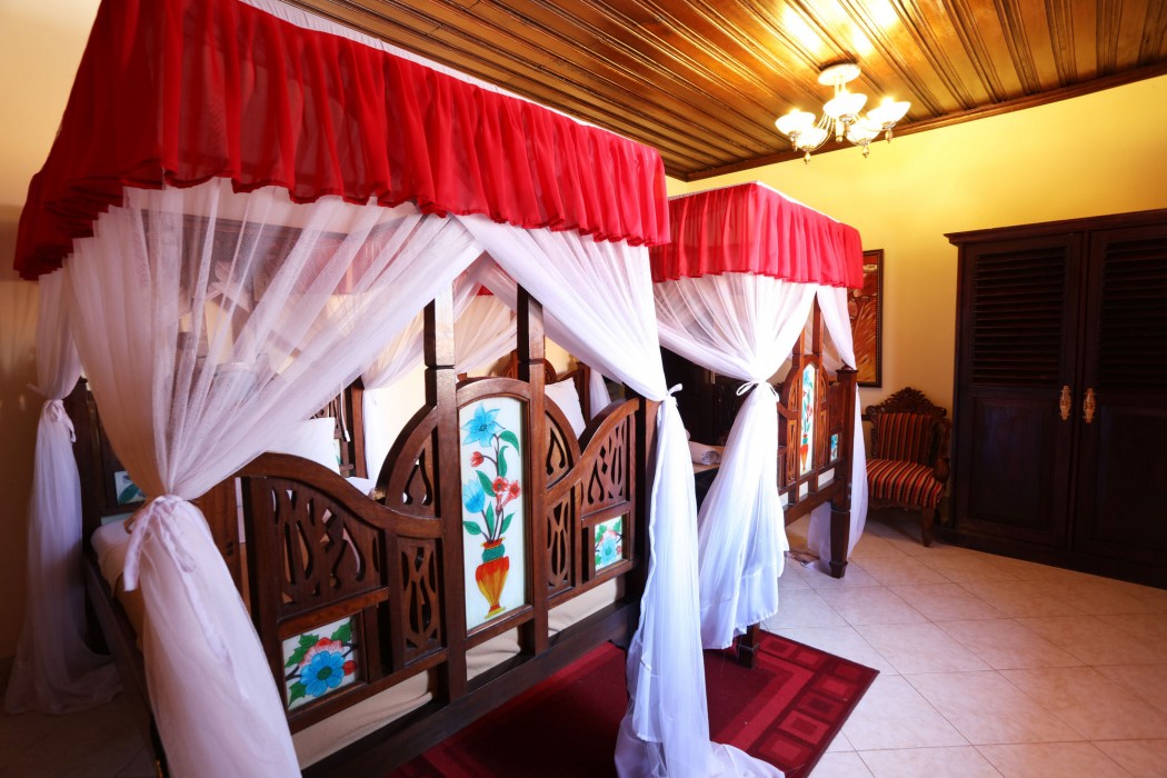 TAUSI PALACE HOTEL 22/90
