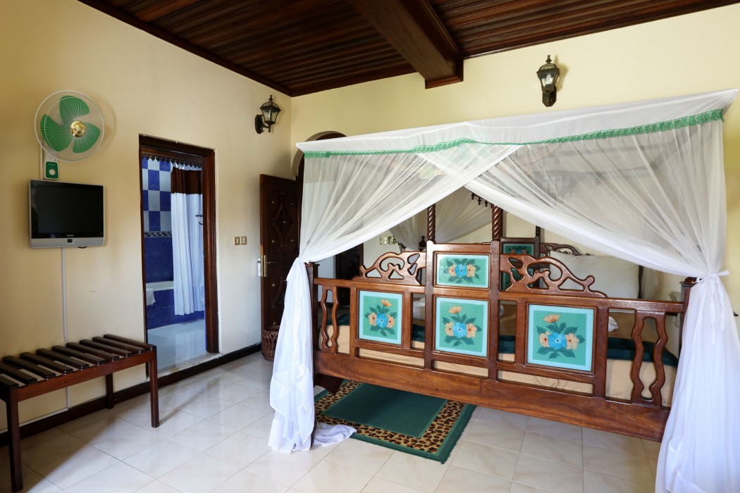 TAUSI PALACE HOTEL 54/90