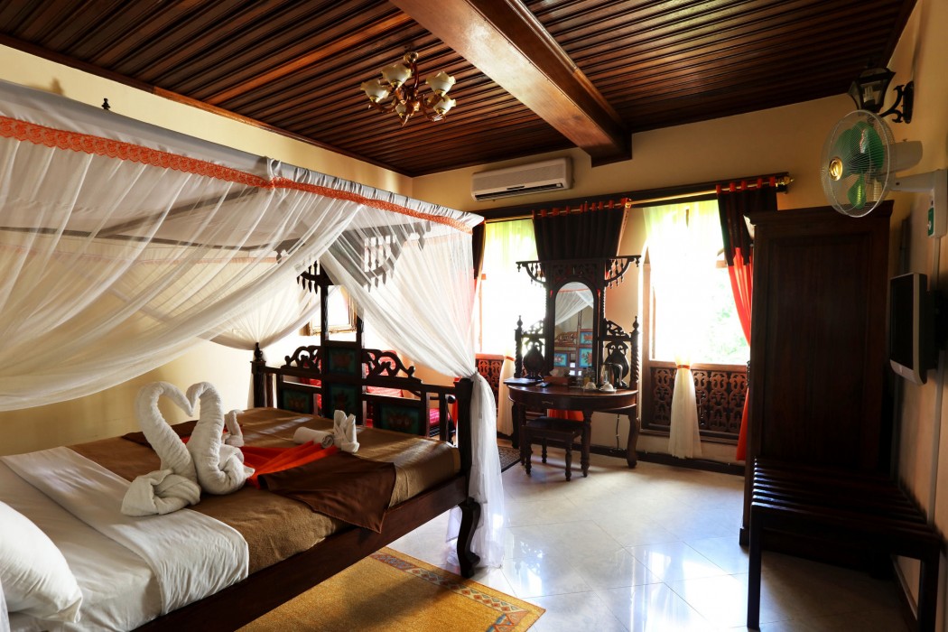 TAUSI PALACE HOTEL 37/90