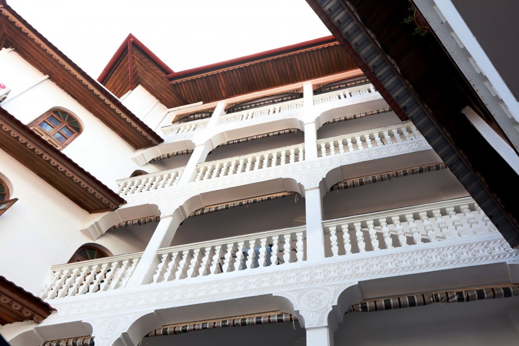 TAUSI PALACE HOTEL 33/90