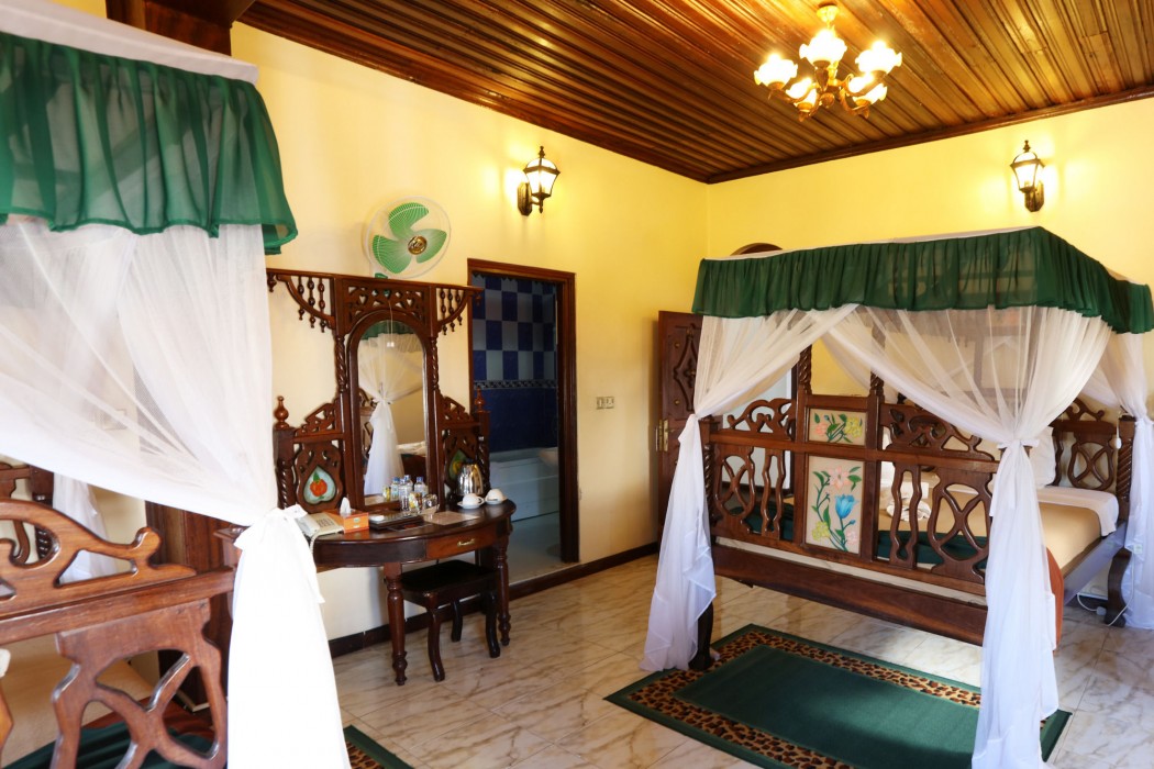 TAUSI PALACE HOTEL 30/90