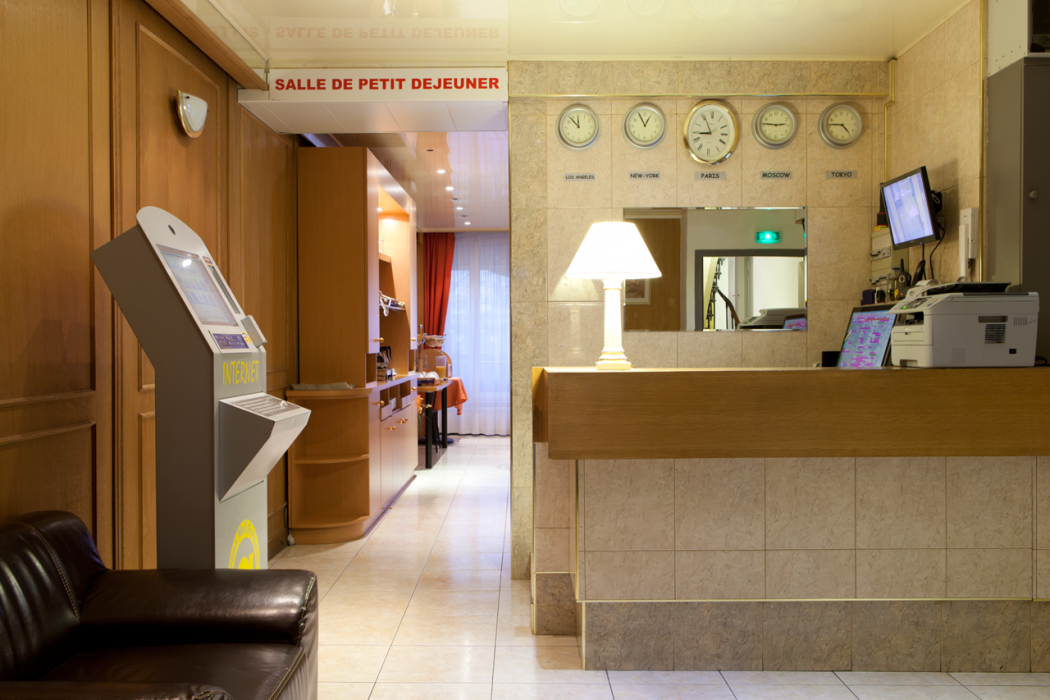 Hotel Cosmotel 3/83