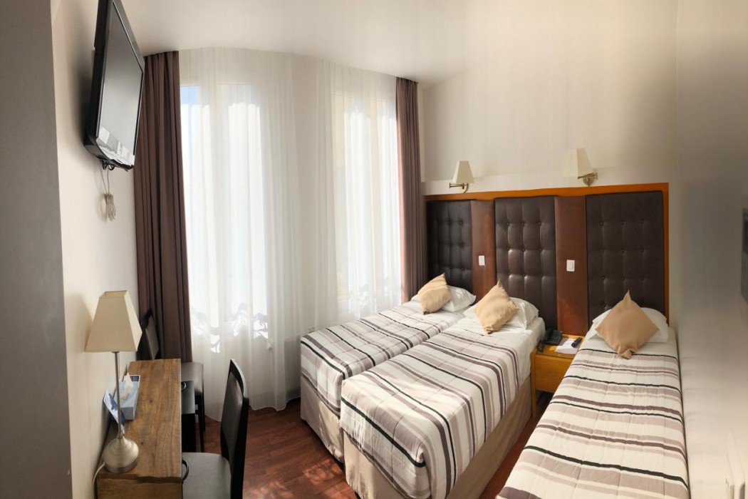 Hotel Cosmotel 8/83