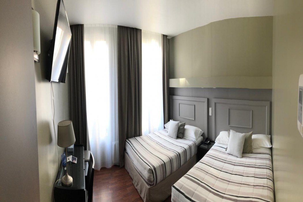 Hotel Cosmotel 11/83