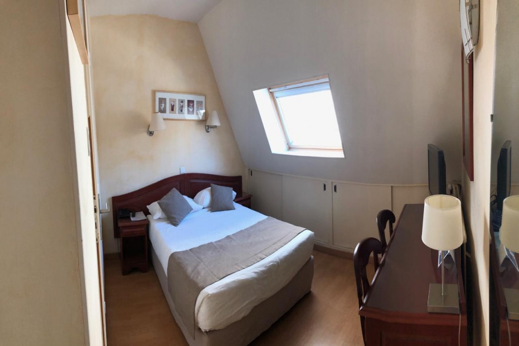 Hotel Cosmotel 6/83