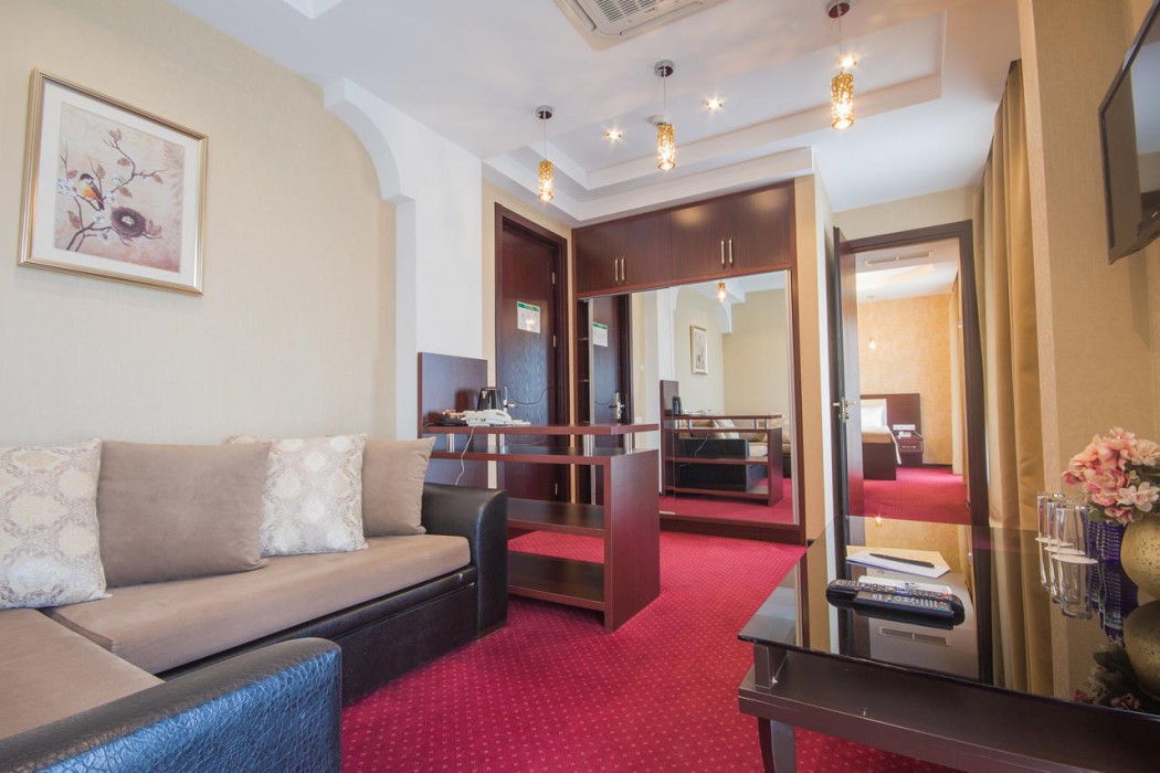 Marionn Hotel 24/118