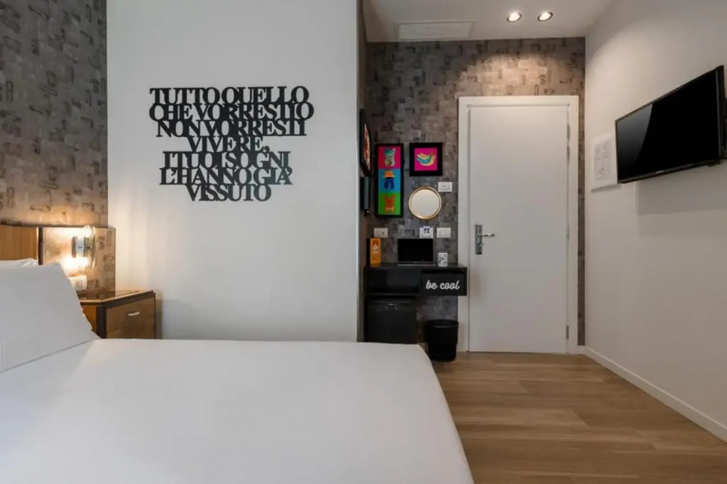 Up Hotel 10/67