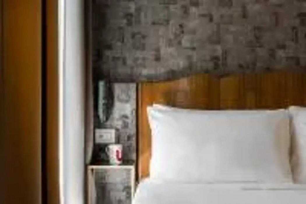 Up Hotel 8/67