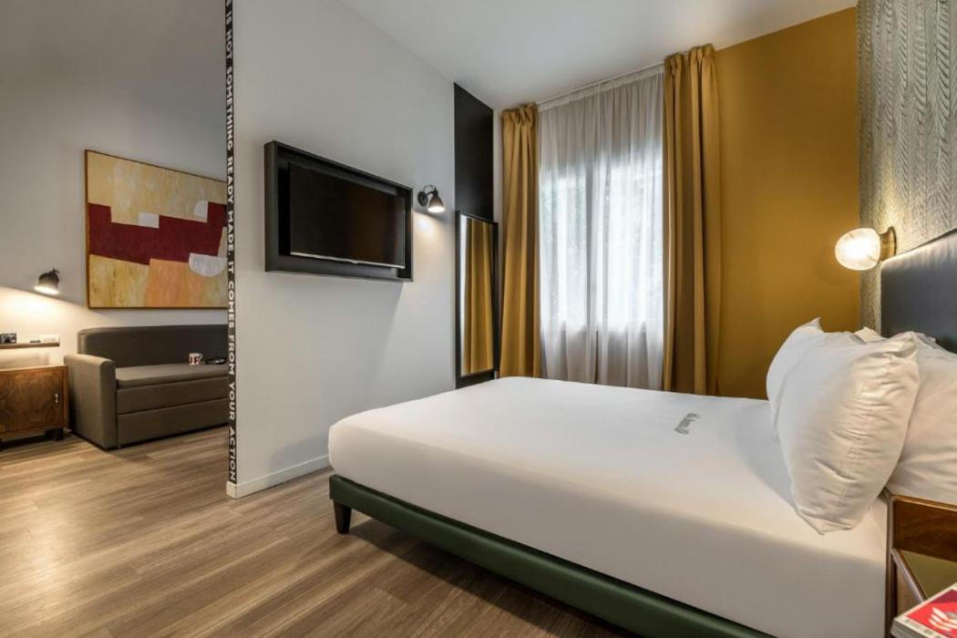 Up Hotel 16/67
