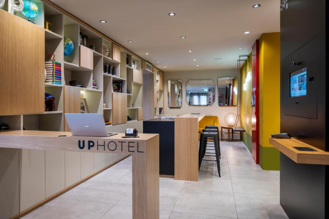 Up Hotel 34/67