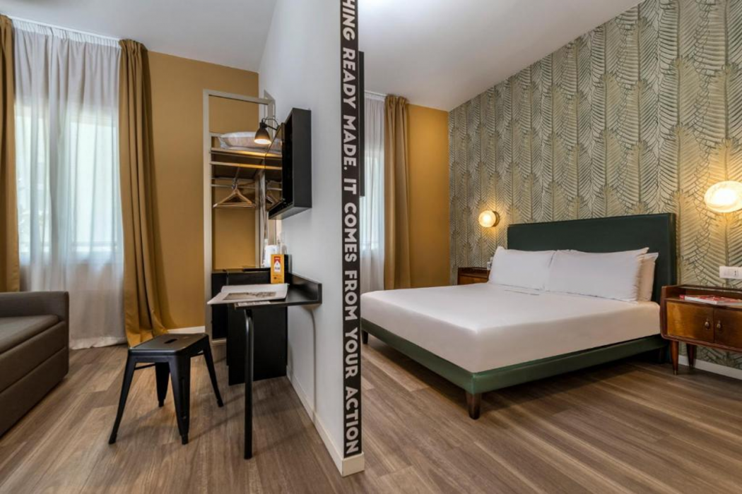 Up Hotel 15/67