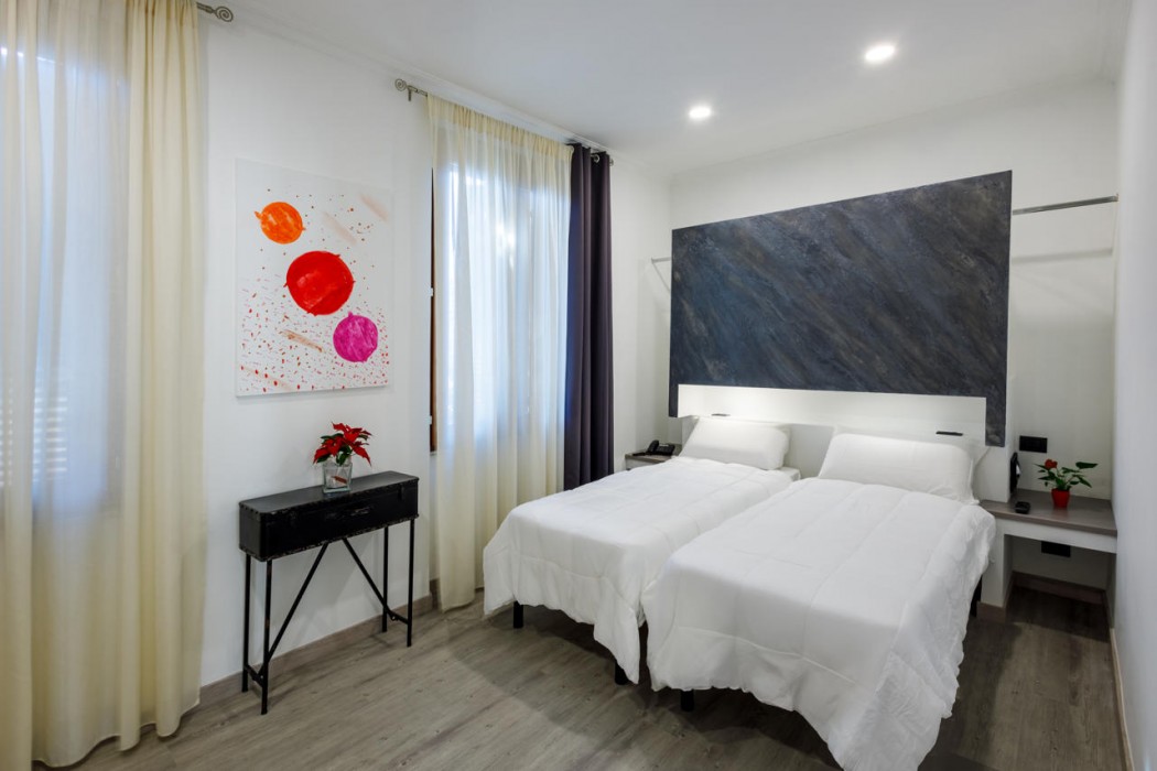 Crossroad Hotel 33/66