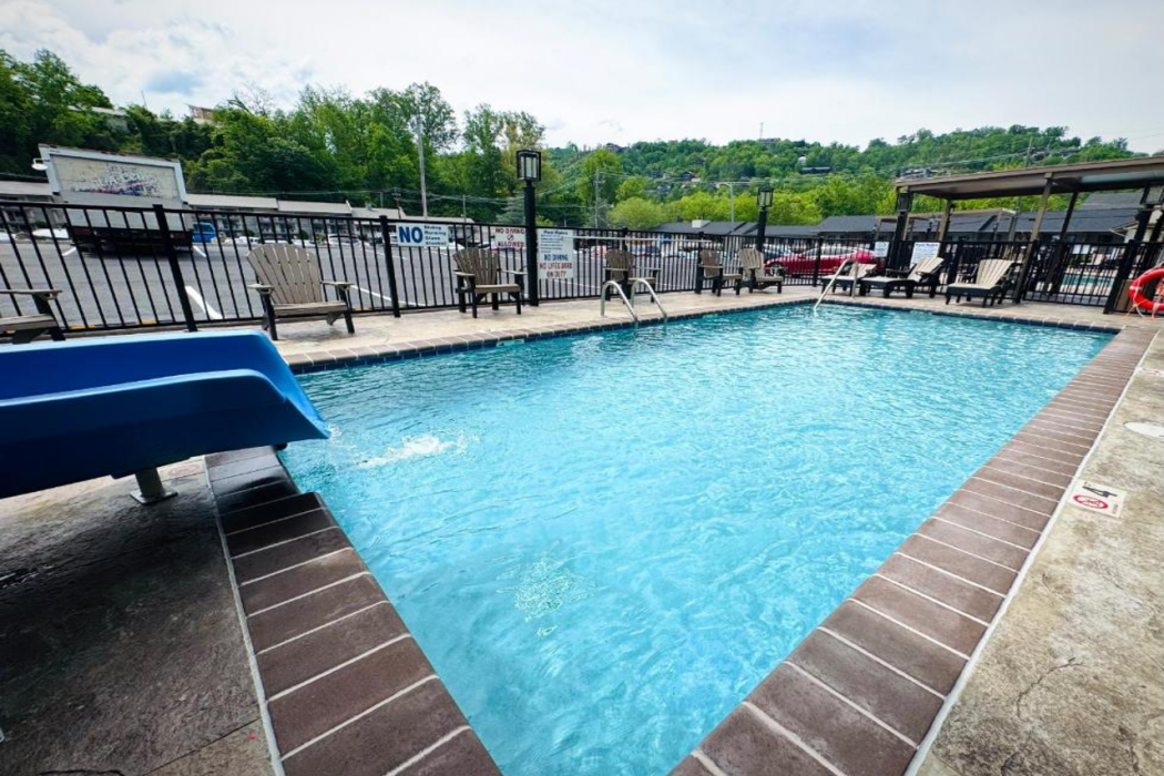 Best Western Johnson's Inn Downtown Gatlinburg 30/62