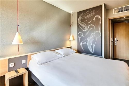 B&B HOTEL Versailles Le Chesnay 10/26