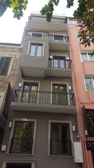 Louis Rooms 25/48