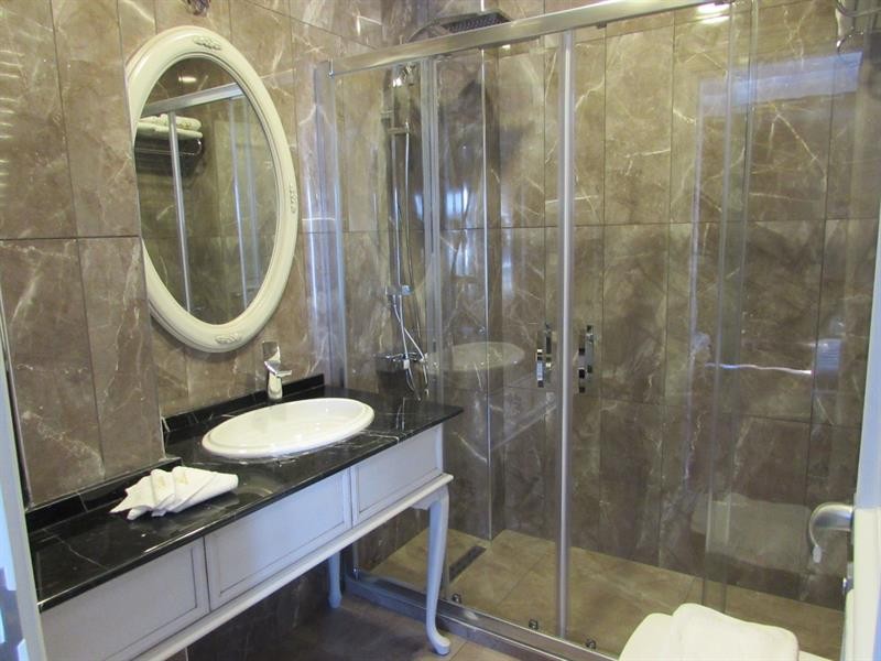 Louis Rooms 17/48