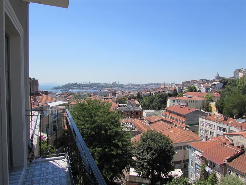 Louis Rooms 27/48