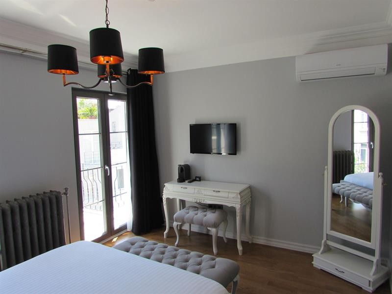 Louis Rooms 22/48