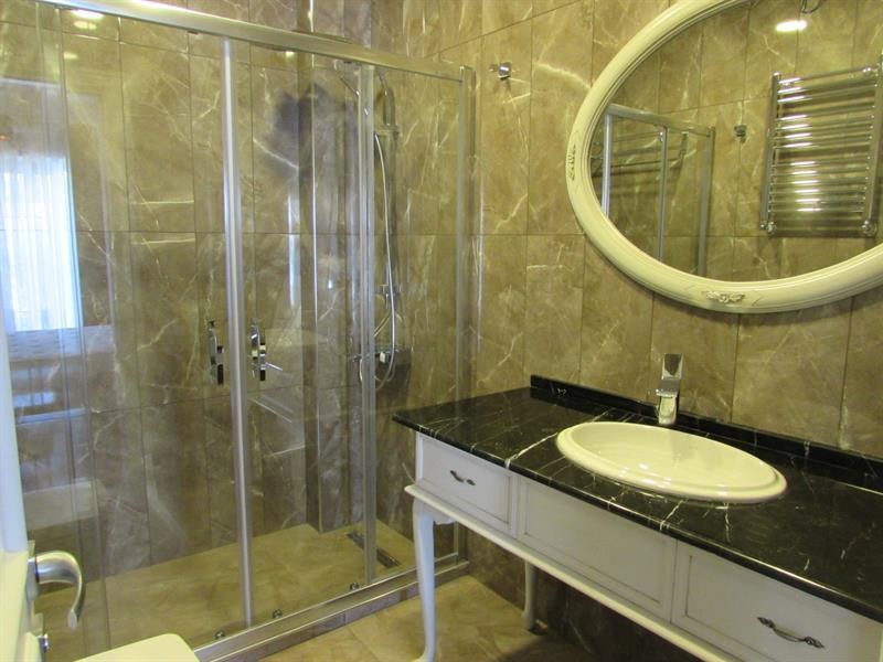 Louis Rooms 24/48