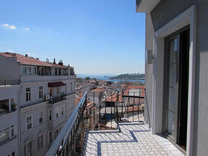 Louis Rooms 26/48