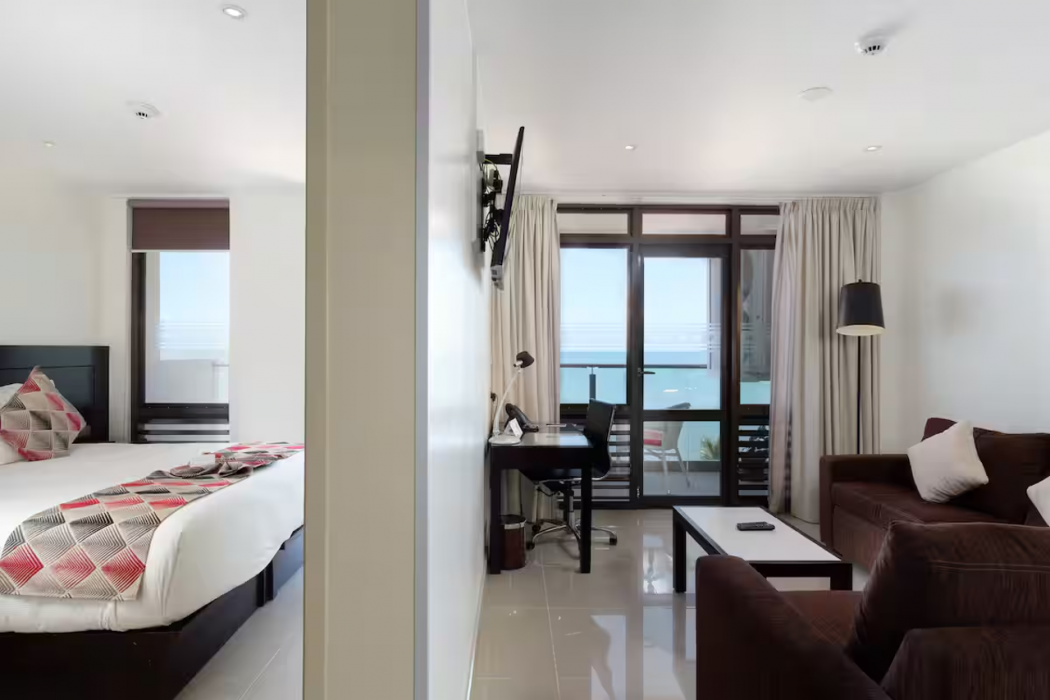Ramada Suites by Wyndham Wailoaloa Beach Fiji 12/50