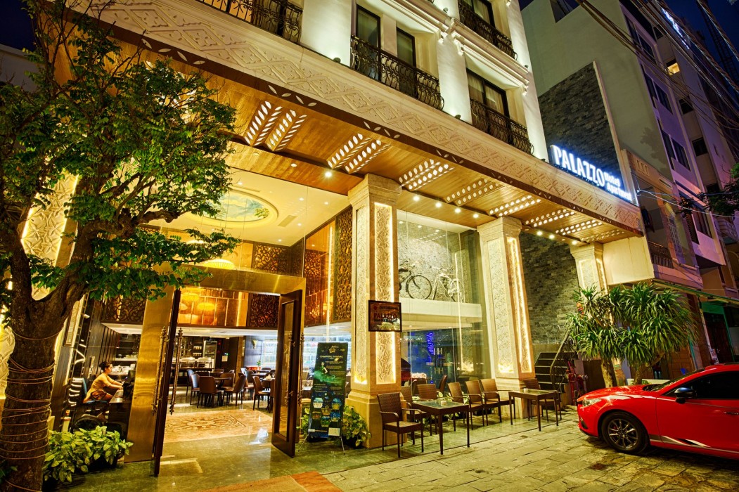 Palazzo Luxury Hotel 34/92