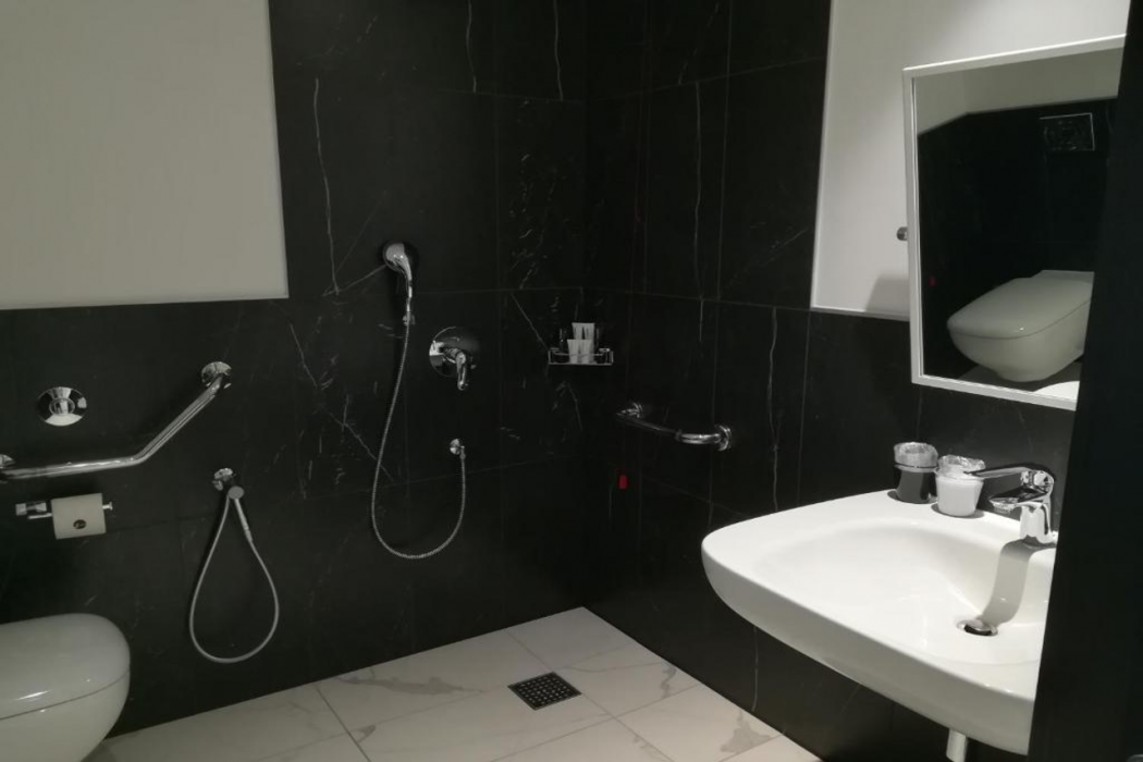 J Hotel 12/21