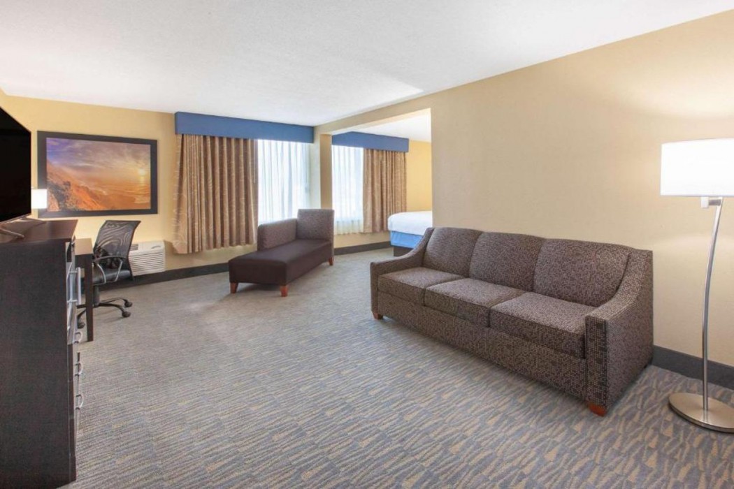Days Inn and Suites by Wyndham Grand Rapids Near Downtown 4/29