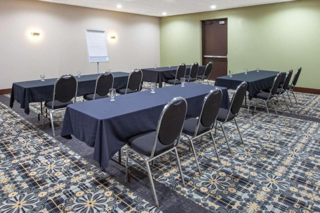 Days Inn and Suites by Wyndham Grand Rapids Near Downtown 15/29