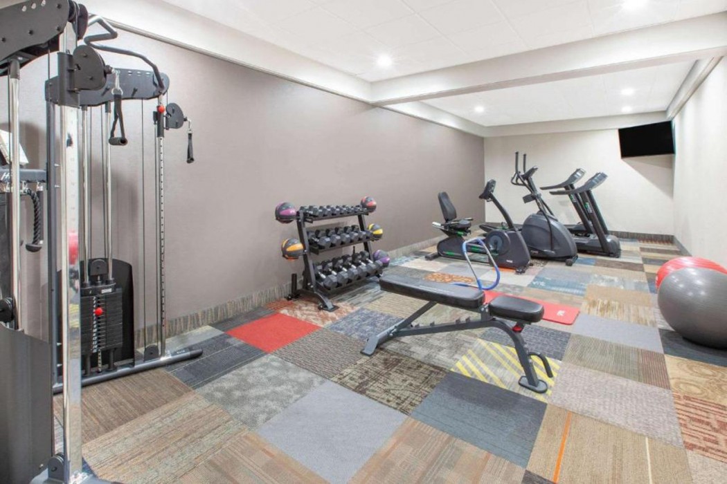 Days Inn and Suites by Wyndham Grand Rapids Near Downtown 17/29