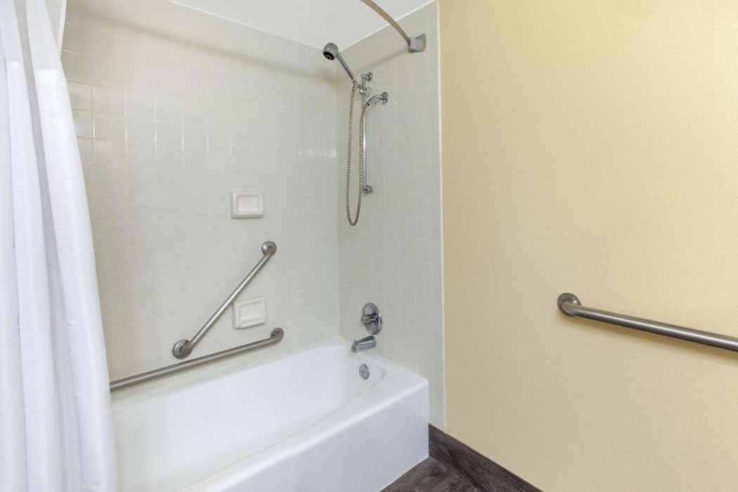 Days Inn and Suites by Wyndham Grand Rapids Near Downtown 11/29