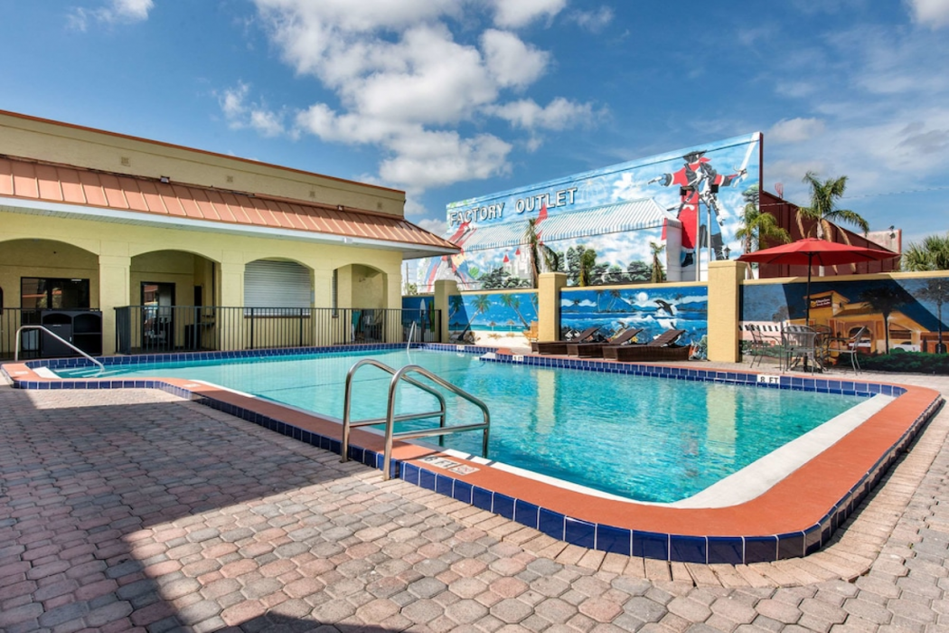 Clarion Inn and Suites Kissimmee Lake Buena Vista South 13/26
